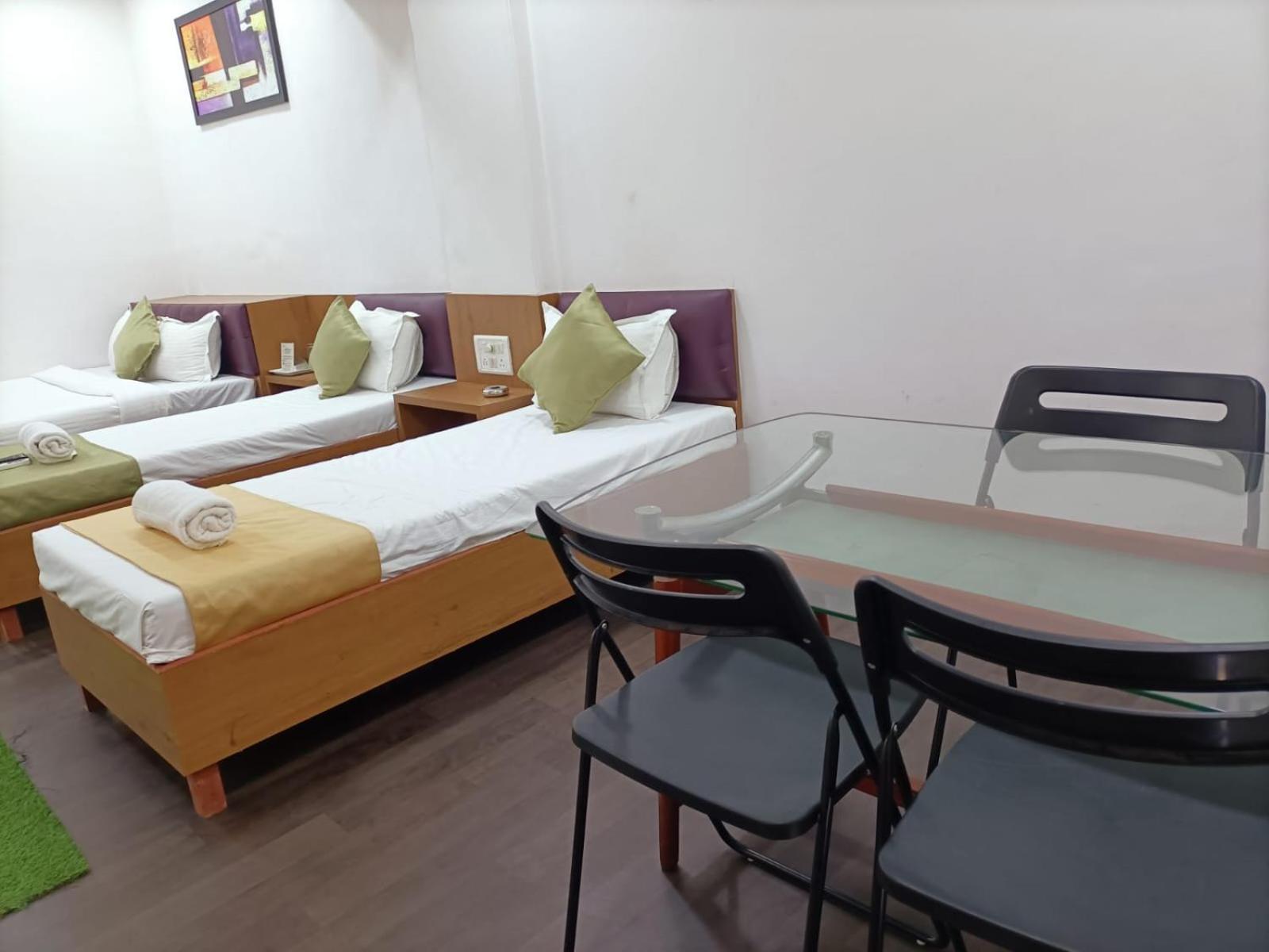 Hotel Aksa Inn Stay Near Kokilaben Dhirubhai Ambani Hospital 孟买 外观 照片