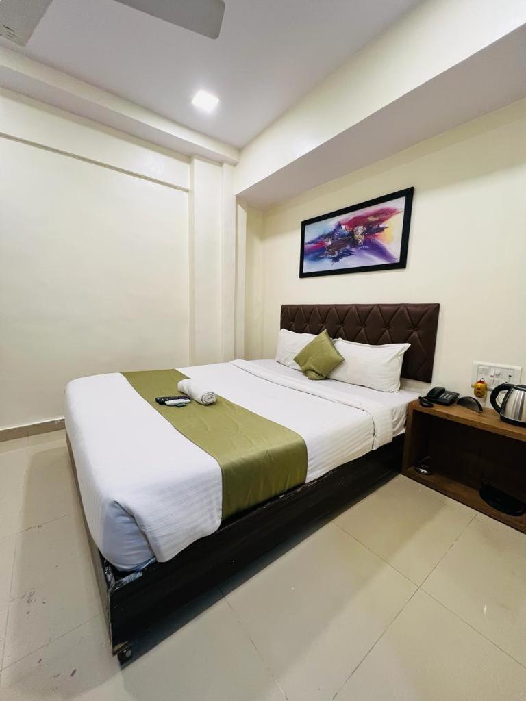 Hotel Aksa Inn Stay Near Kokilaben Dhirubhai Ambani Hospital 孟买 外观 照片